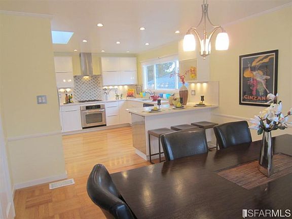 5th image of 343 Lakeshore Dr