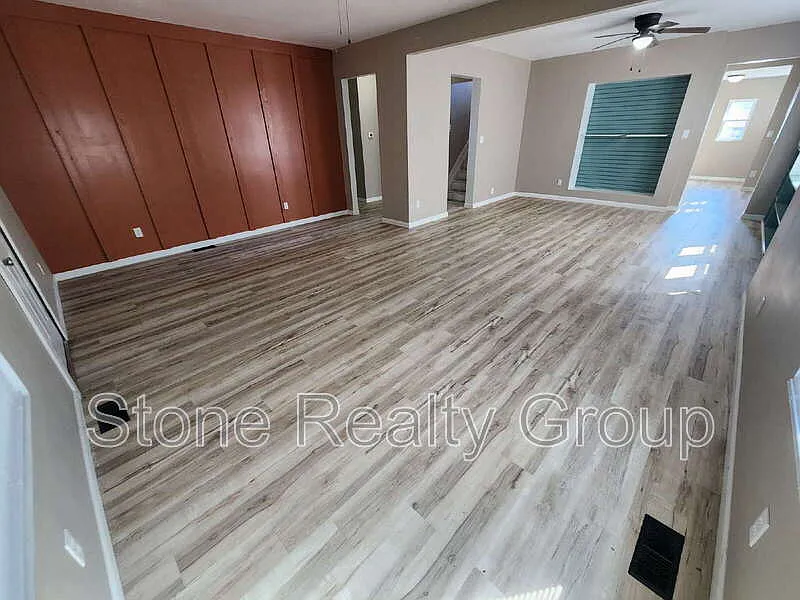 4 bed, 2.0 bath, $2,000 — Photo 2