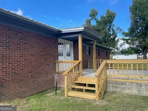 3 bed, 2.0 bath, 1302 sqft, $1,300 — Photo 2