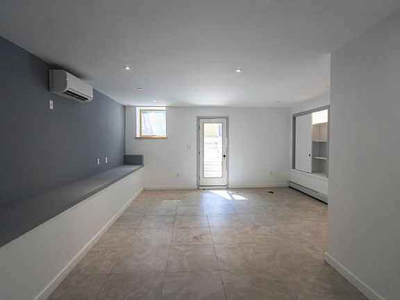 5th image of 358 Weirfield St #G