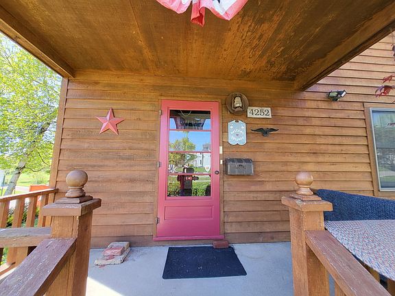 5th image of 4252 Woodbine Ave