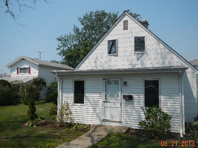 2nd image of 516 Long Beach Rd