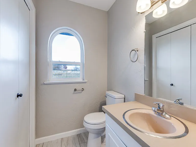 7335 Reed Rd — Photo 35