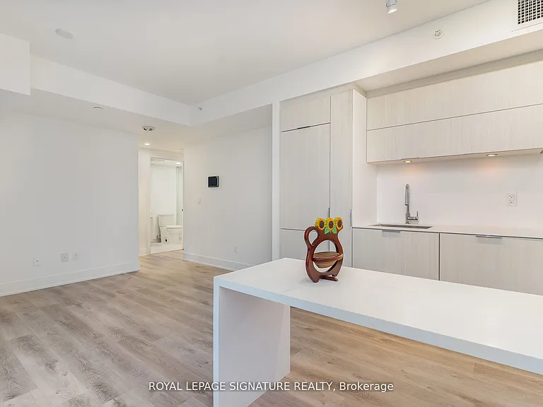 370 Martha St #304 — Photo 13