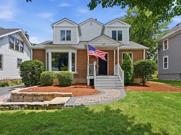 439 North Ave, Barrington, IL 60010