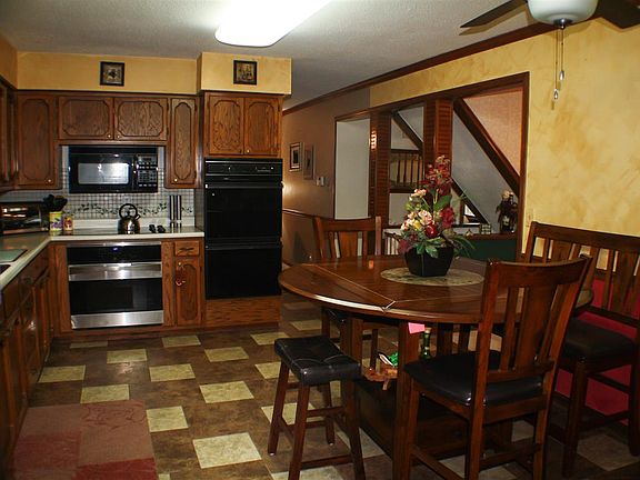 3rd image of 6801 Pinehurst Dr