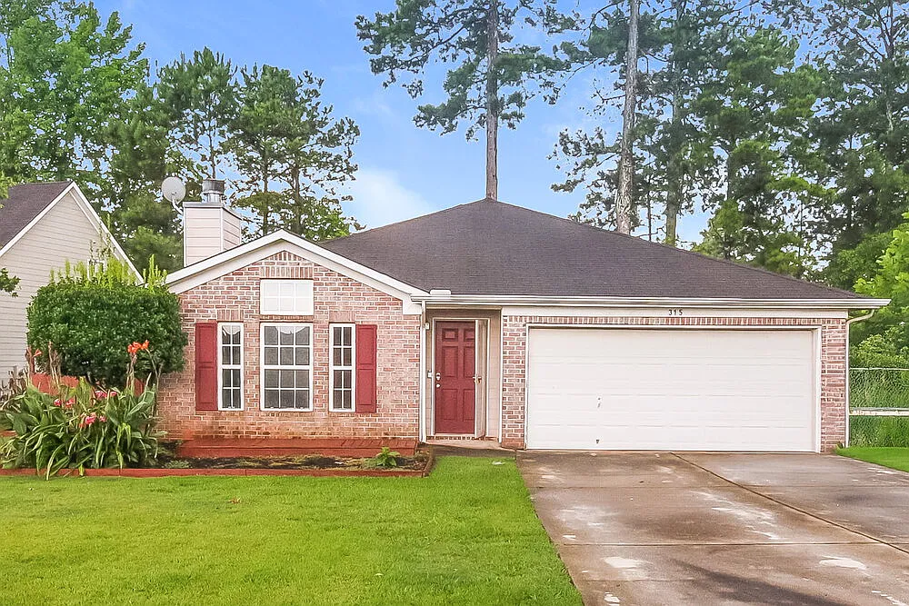3 bed, 2.0 bath, 1360 sqft, $1,820 — Photo 1