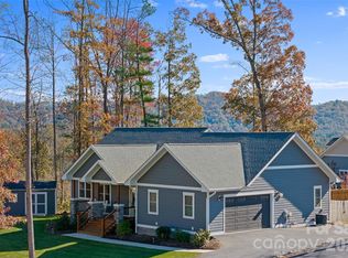236 Cider Hill Ln, Hendersonville, NC 28792