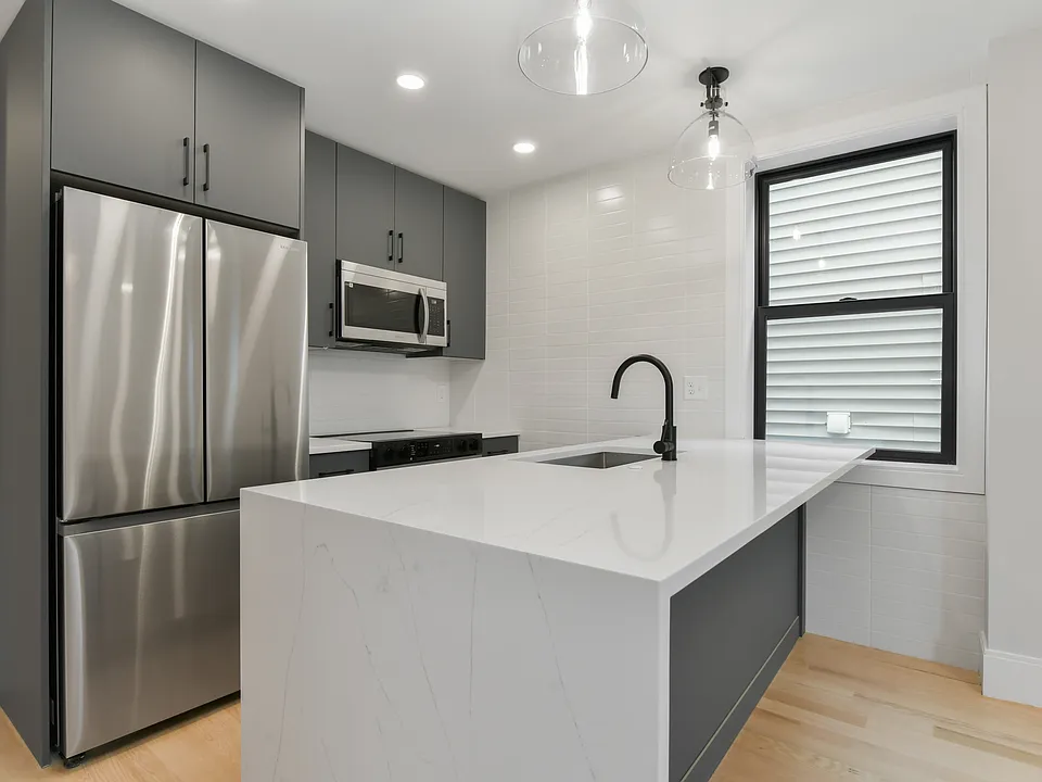 518 Sumner St #3B