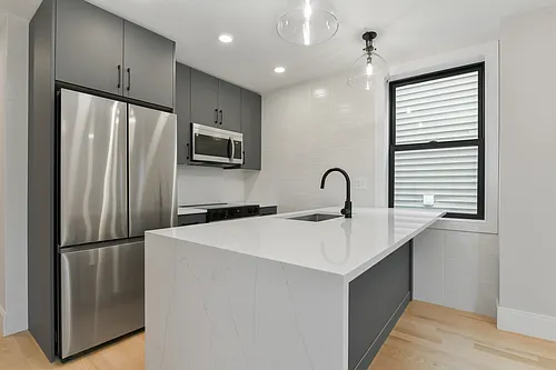 518 Sumner St #3B Photo 1