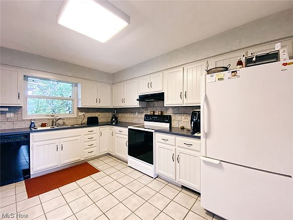 5th image of 104 Duxbury Ln