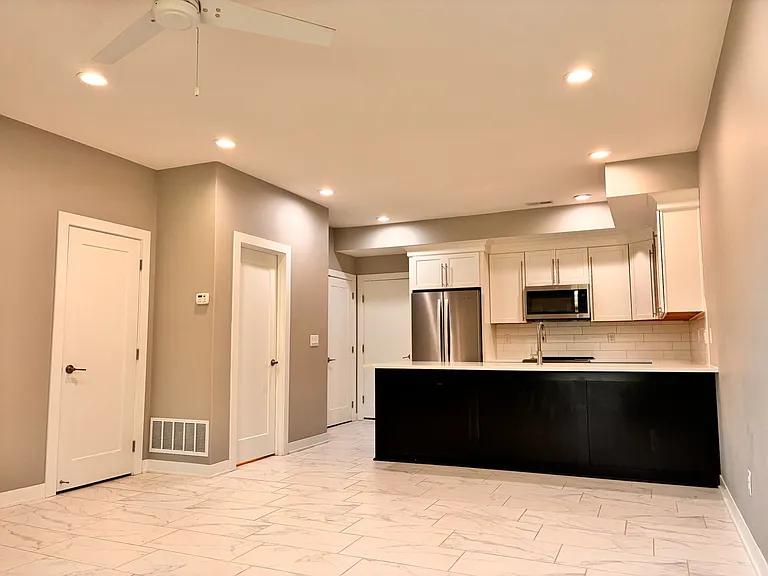 750 SE Westown Pkwy — Photo 33