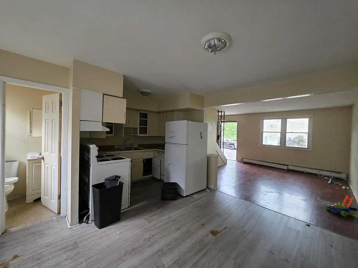 Building Photo - 75 Fairview Ave #1