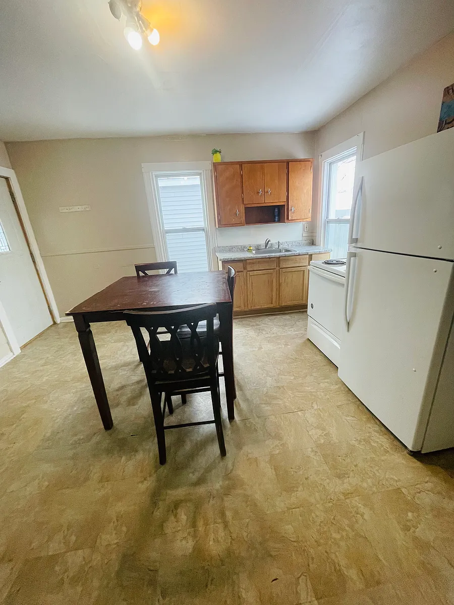 Building Photo - 821 Oak St #2