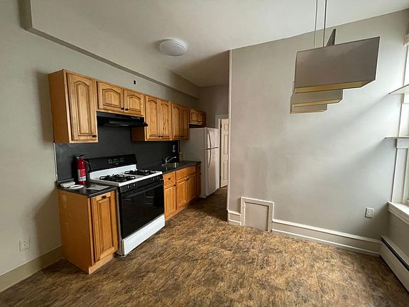 4th image of 2036 S 17th St Floor 1