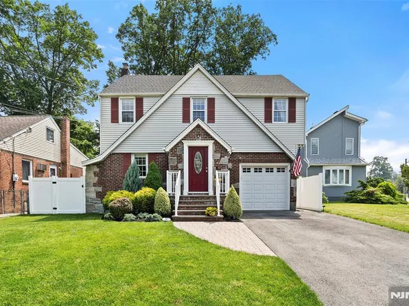 4 Saint Ann Pl, Rochelle Park, NJ 07662