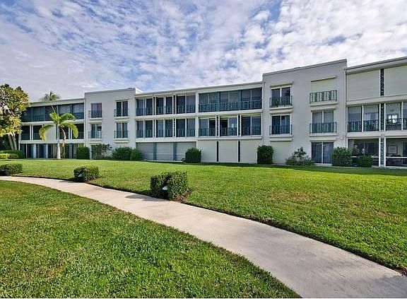 5th image of 383 Harbour Dr APT 111