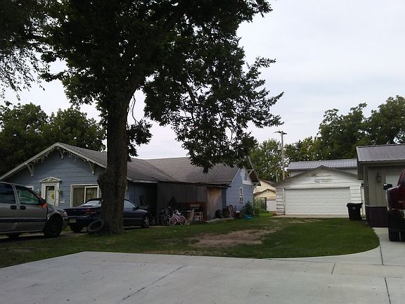 3rd image of 104 S Central St