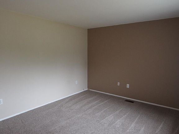 5th image of 47052 Utica Estates Dr