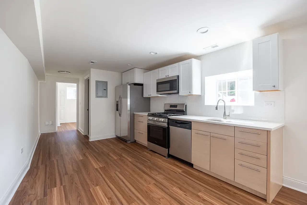 3122 N Harding Ave — Photo 1