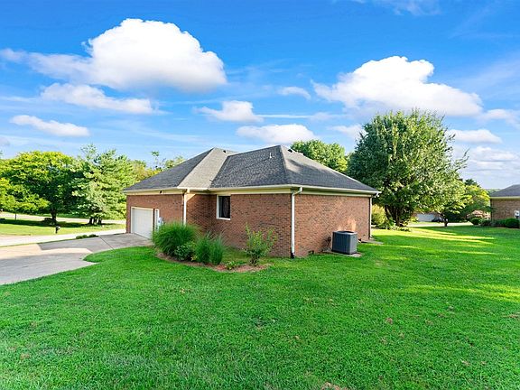 4th image of 2829 Edward Dr