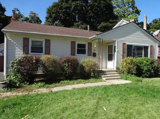 11 S Green St, Carpentersville, IL 60110