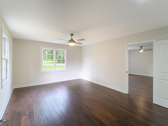 5th image of 418 Lamb Rd
