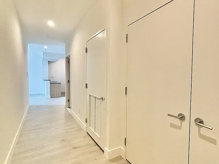 229 W 60th St #5G — Photo 3