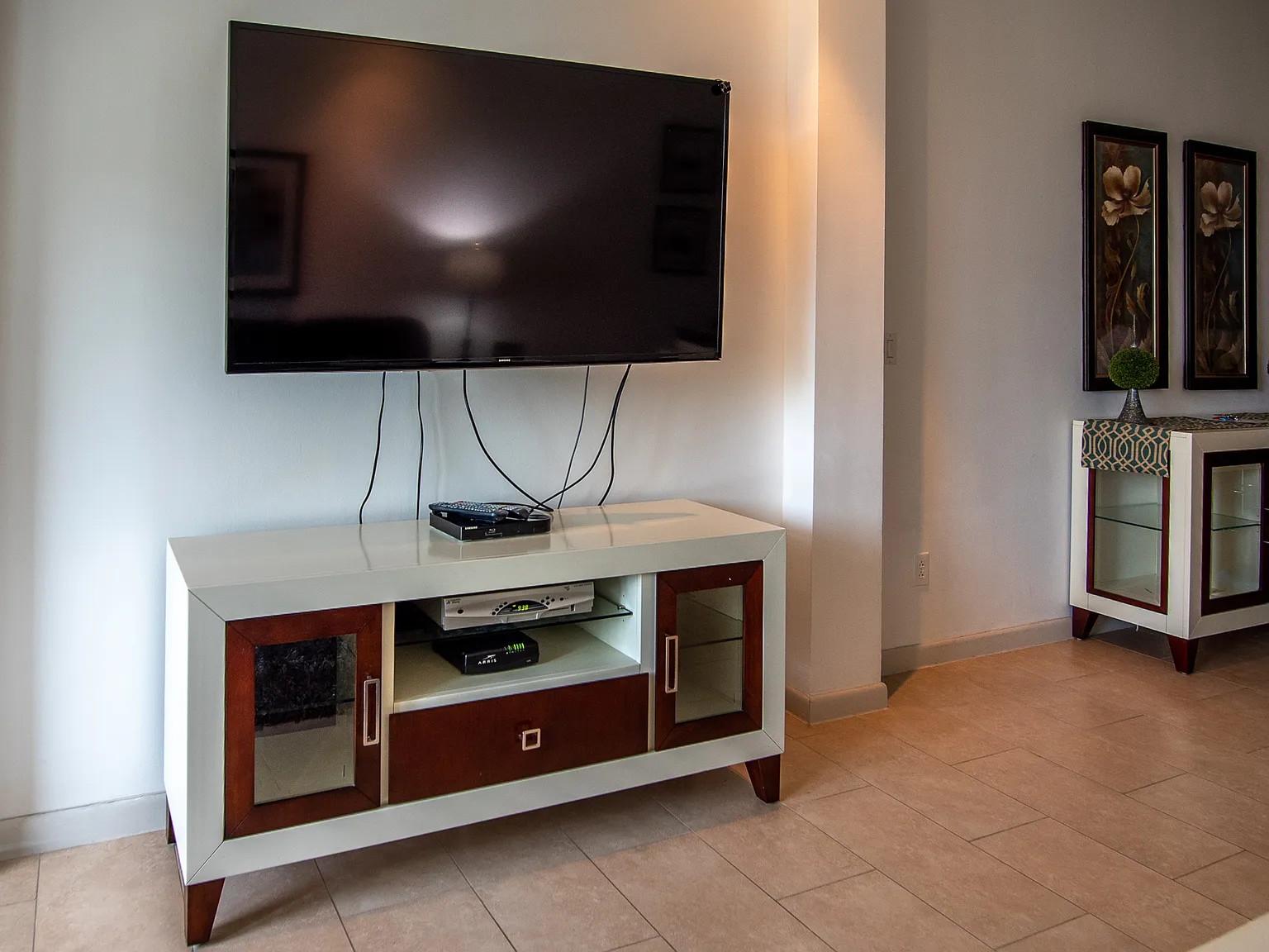 3 bed, 2.0 bath, 1456 sqft, $2,400 — Photo 3