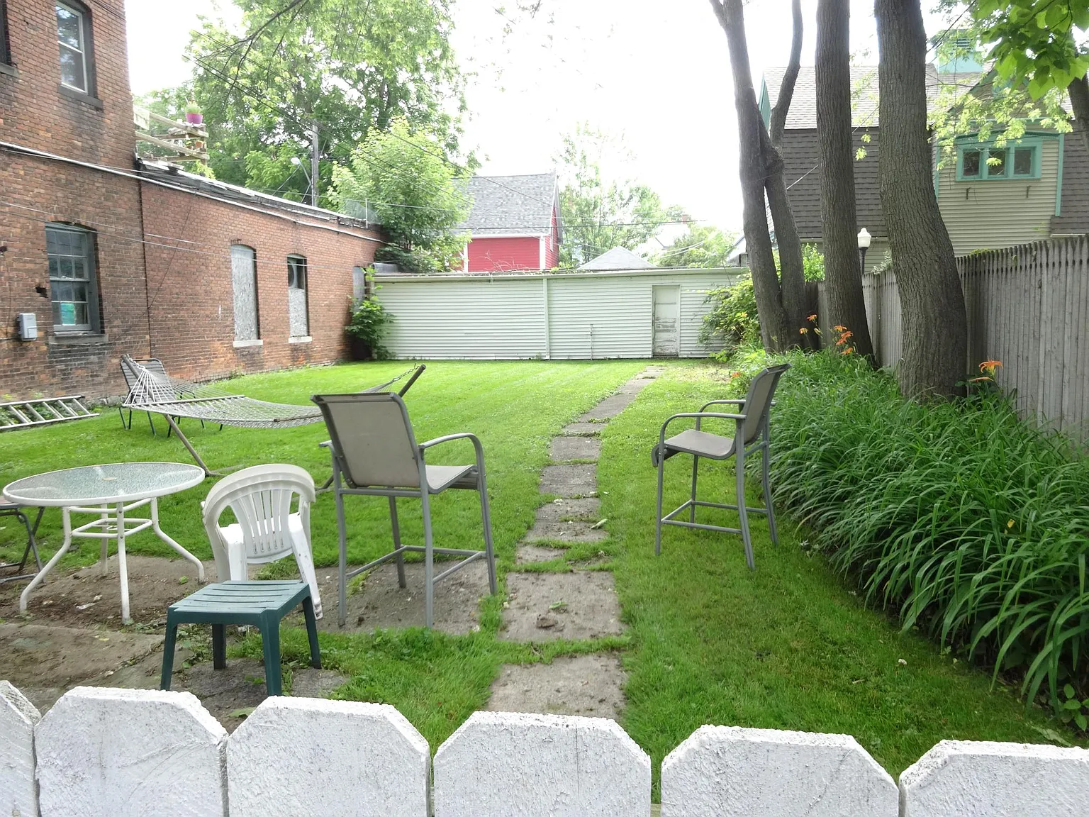 2 bed, 1.5 bath, 950 sqft, $1,600 — Photo 3