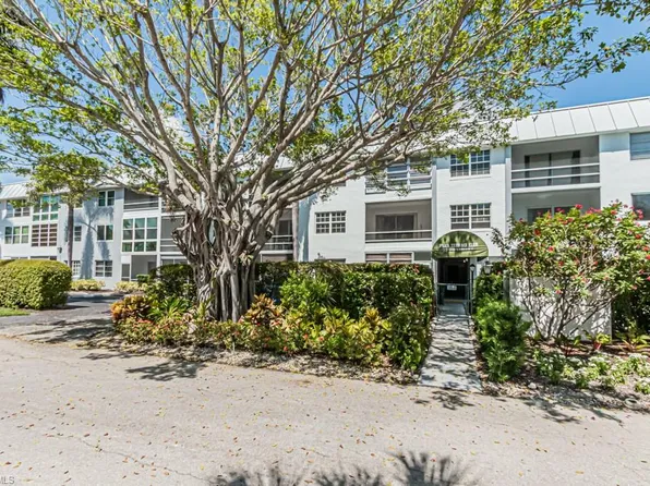 72 7th St S APT 203, Naples, FL 34102