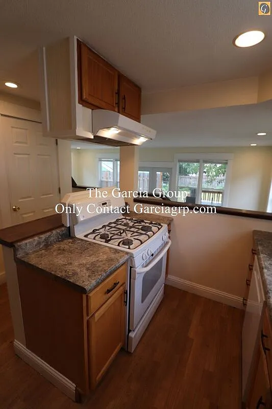 4 bed, 2.0 bath, 2100 sqft, $3,695 — Photo 3