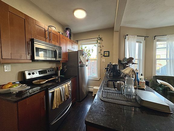 3rd image of 72 Hillside St #2A