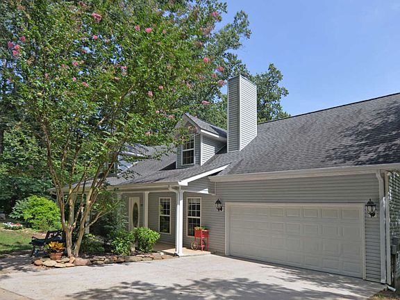 2nd image of 2222 Scott Ln