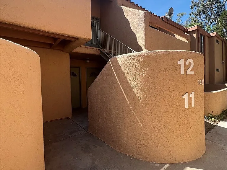 1400 W Edgehill Rd #11 — Photo 2