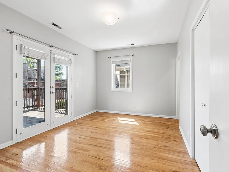 1535 W Oakdale Ave #2 — Photo 2