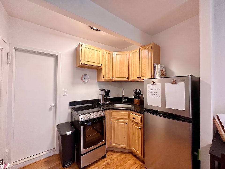 2nd image of 319 E 5th St APT 6