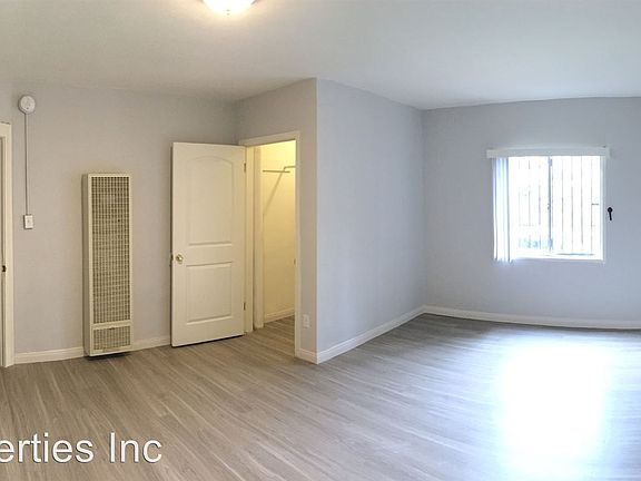 5th image of 1016 N El Centro Ave