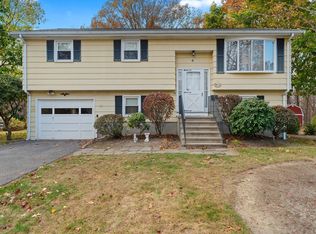 6 Sharon Pkwy, North Smithfield, RI 02896