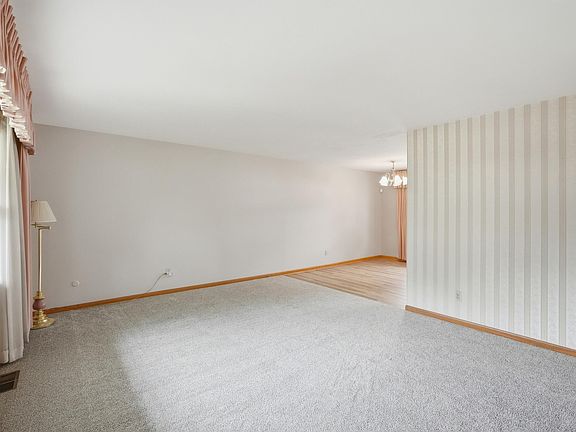 5th image of 725 W 70th Ave