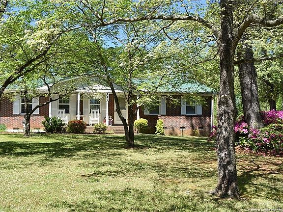 3rd image of 523 College Dr