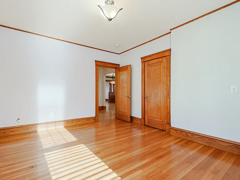 52-54 Clarence St #1 — Photo 31