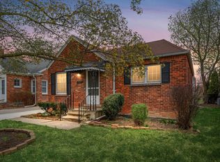 1584 Hampton Rd, Grosse Pointe Woods, MI 48236