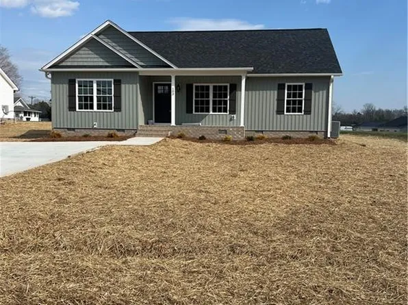 103 Pilot Dr, Thomasville, NC 27360