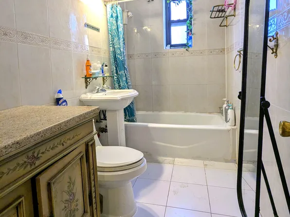 83-06 Vietor Avenue image 9 of 14