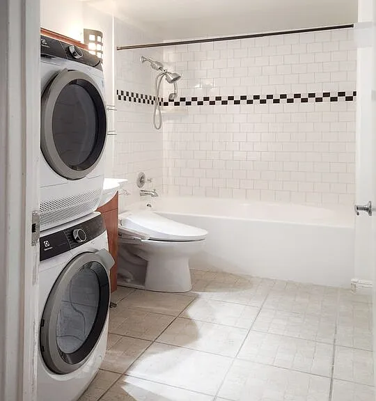 215 W 7th St #201 — Photo 14