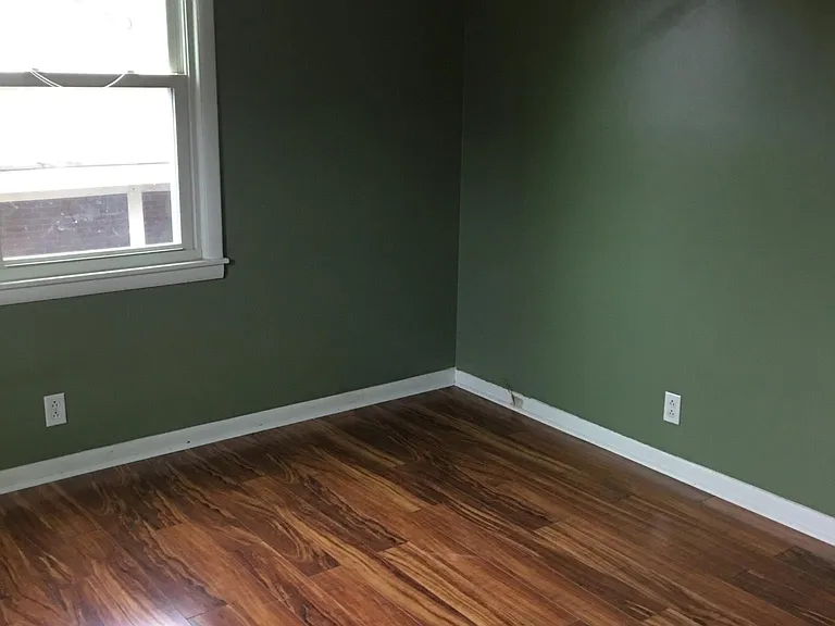 1910 Laurinda Dr — Photo 10