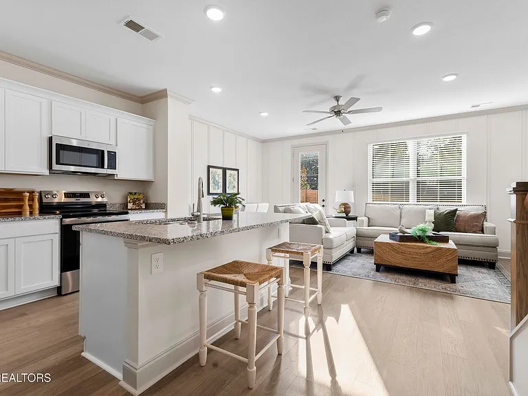 1807 Bennett Village Dr — Photo 5