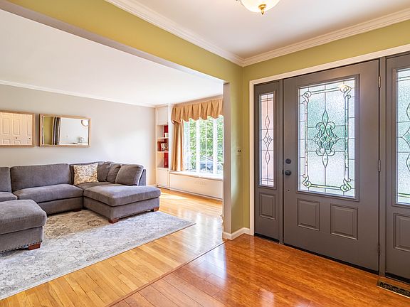 Foyer / Living Room