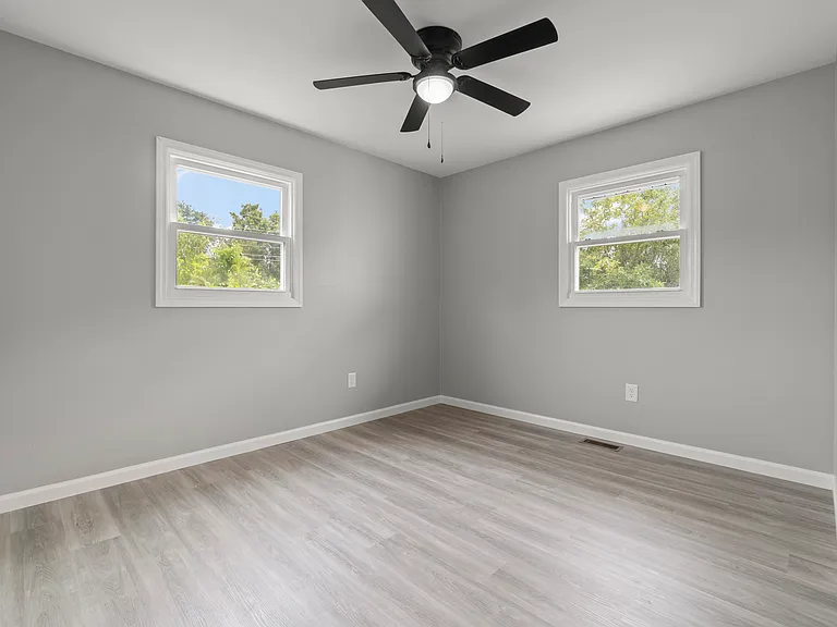 615 Fairmount Dr — Photo 14